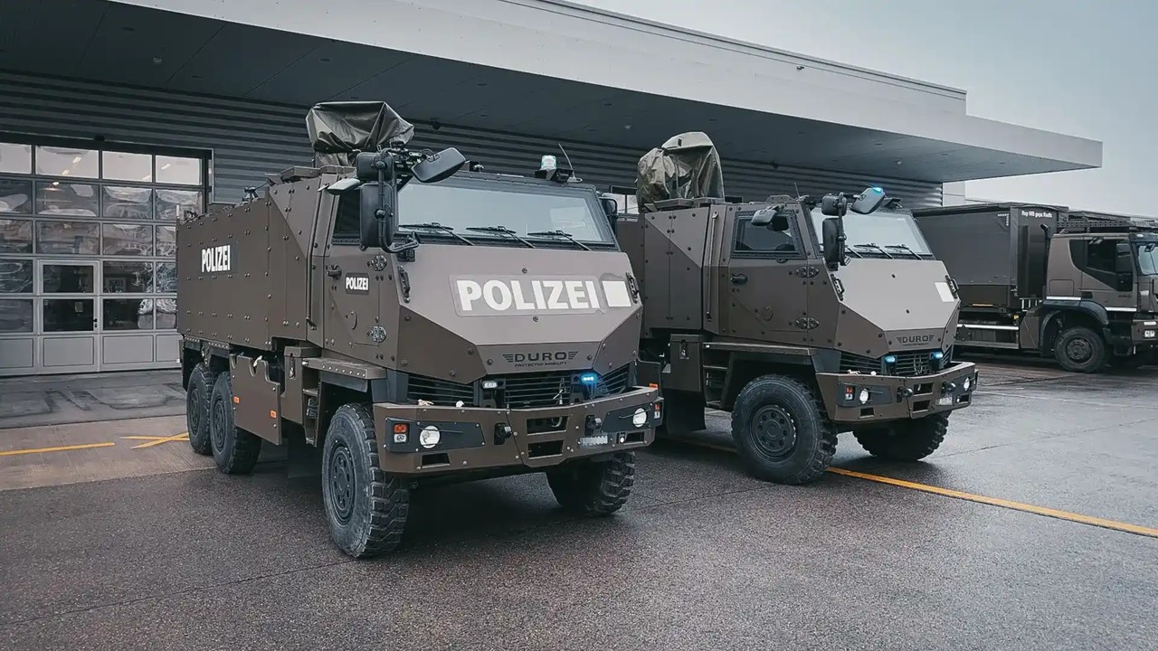 DURO IIIP Swiss 6x6 Mine-Resistant Ambush Protected (MRAP) (C)